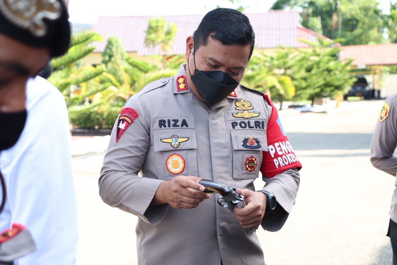 Hindari Penyalahgunaan, Kapolres Aceh Utara Cek Senpi Anggota 6 Hindari Penyalahgunaan, Kapolres Aceh Utara Cek Senpi Anggota
